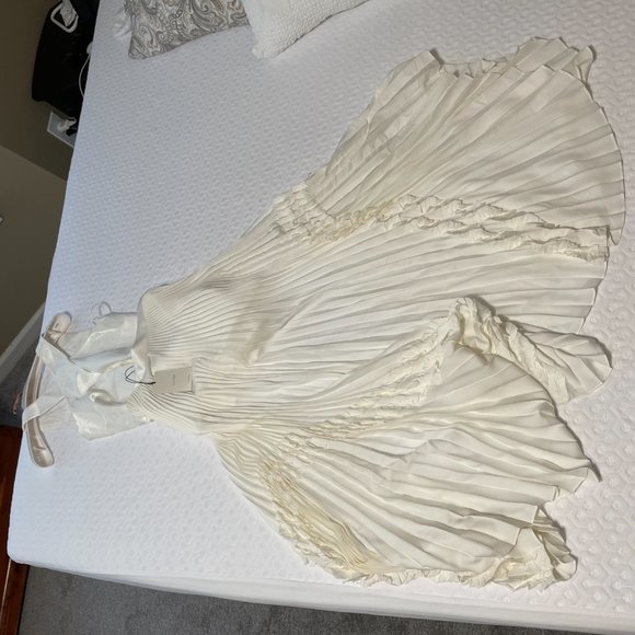 Alexis Ambra Romper with Pleated Cape - Picture 2 of 8